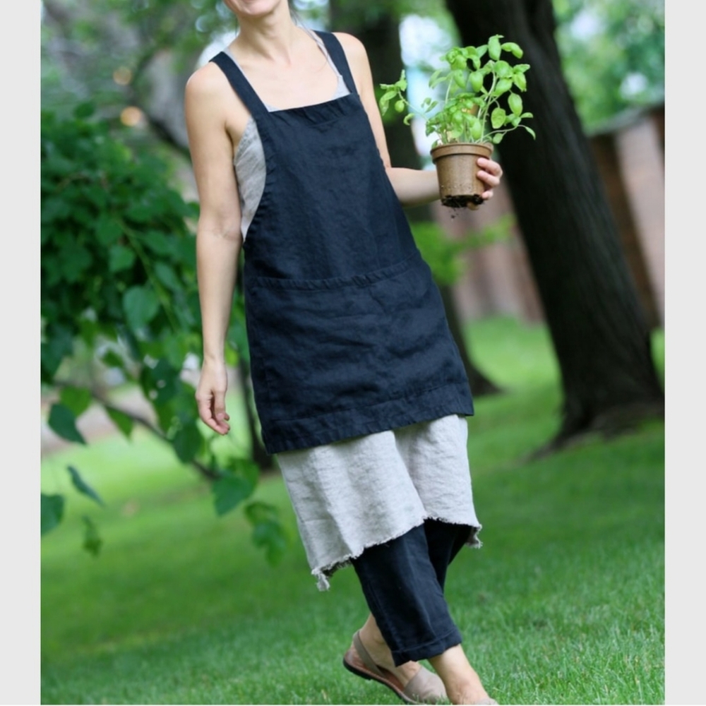 100% Linen crossback apron black one size